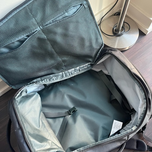 Timbuk2 carry-on travel backpack 40L - Picture 2 of 6